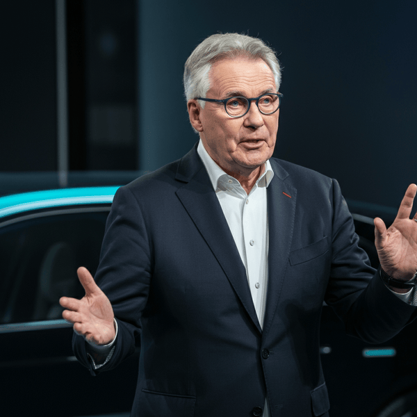 Daimler's CEO Champions Hydrogen Fuel Cells as the Future of Green Transportation