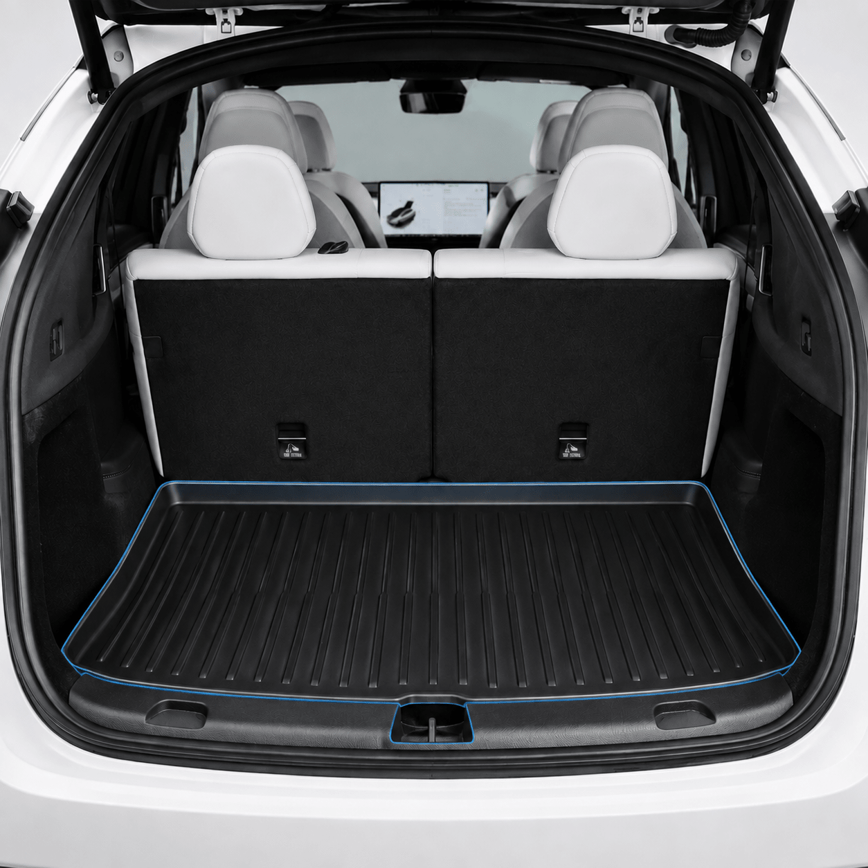 TESEVO Model YL 6-seater all-weather TPE trunk mat close-up detail